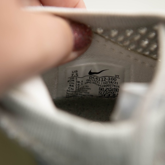 Nike Air VaporMax Fly White Womens‎ size 7.5 Athletic Running Shoes Sportswear - Picture 7 of 7